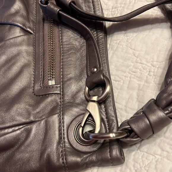 Like New Coach Leather bag in lux Silver / grey has removable strap - Picture 7 of 9